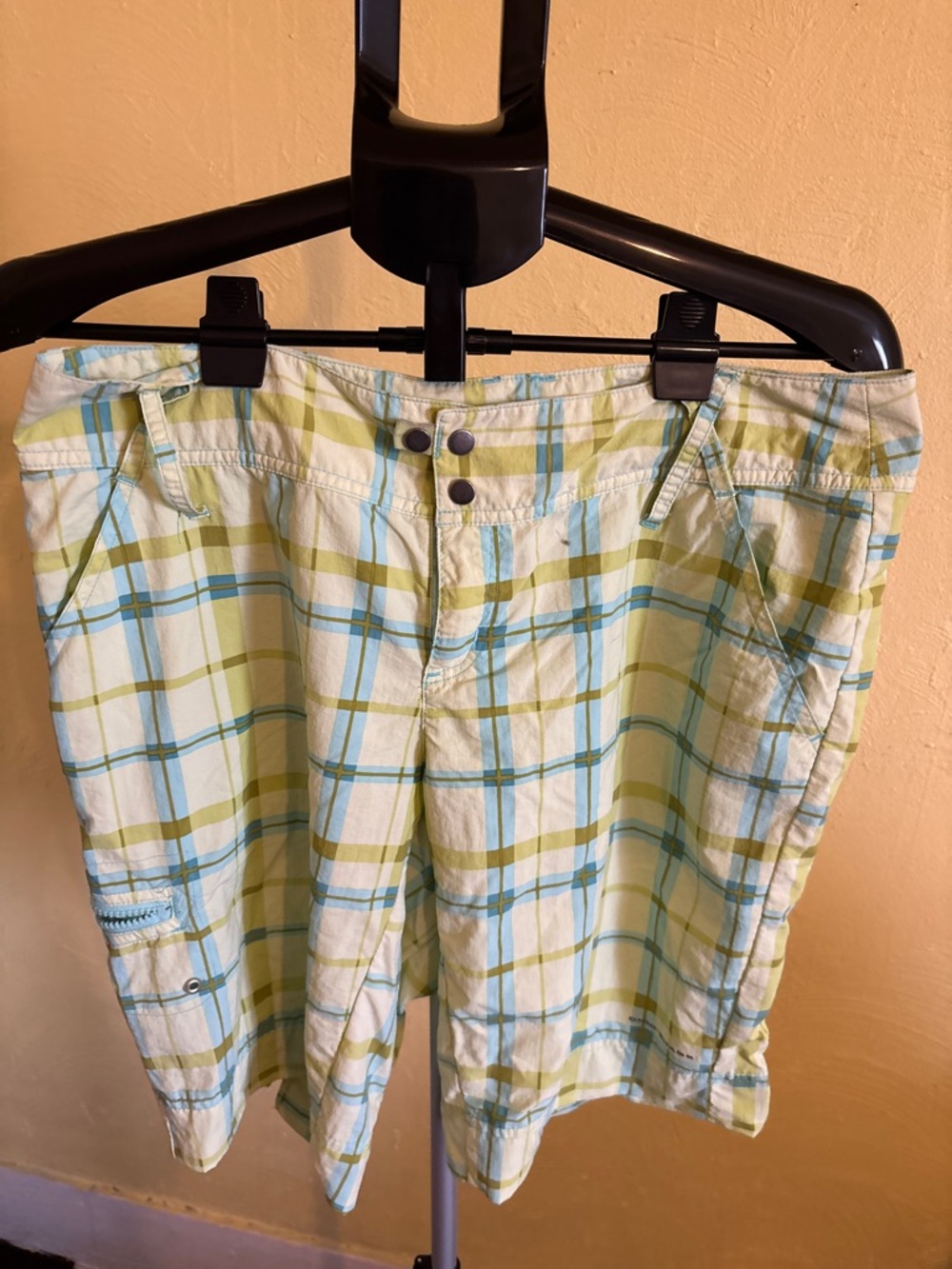 Columbia Green and Light Blue Plaid Women's Titanium Omnishade Shorts